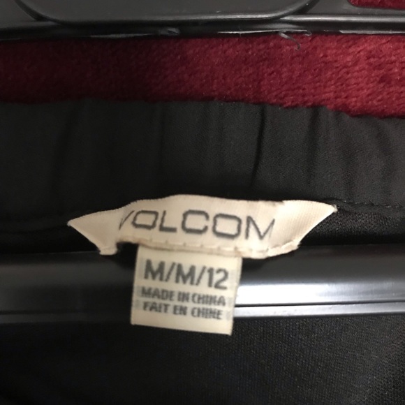 Fun, skater / surfer skirt ! Button down snaps - Picture 2 of 3